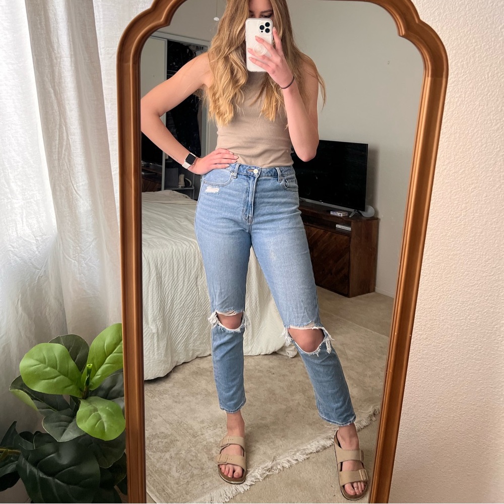American Eagle mom jean